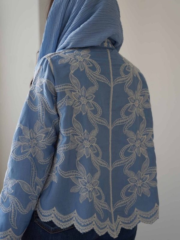 پشت شومیز خامه دوزی رنگ آبی روشن طرح نیل ماه