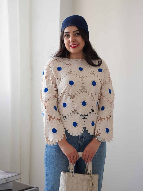 شومیز قلاب بافی ترک رنگ کرم طرح بابونه