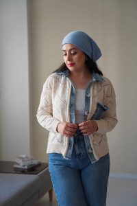 ژاکت جین ترک رنگ کرم طرح دنیز