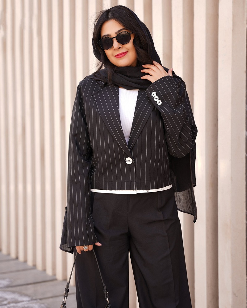 کت و شلوار زنانه با کفش کتونی چگونه ست میشود