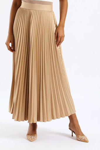 دامن پلیسه و استایل دامن با شومیز