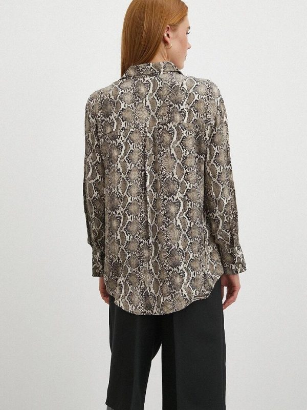 پشت شومیز زنانه ترک ویژه عید و مجالس جنس ساتن ابریشم طرح ایپک