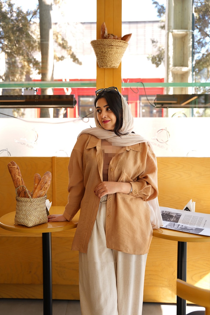 استایل کافه‌گردی با بلوز و شومیز دخترانه